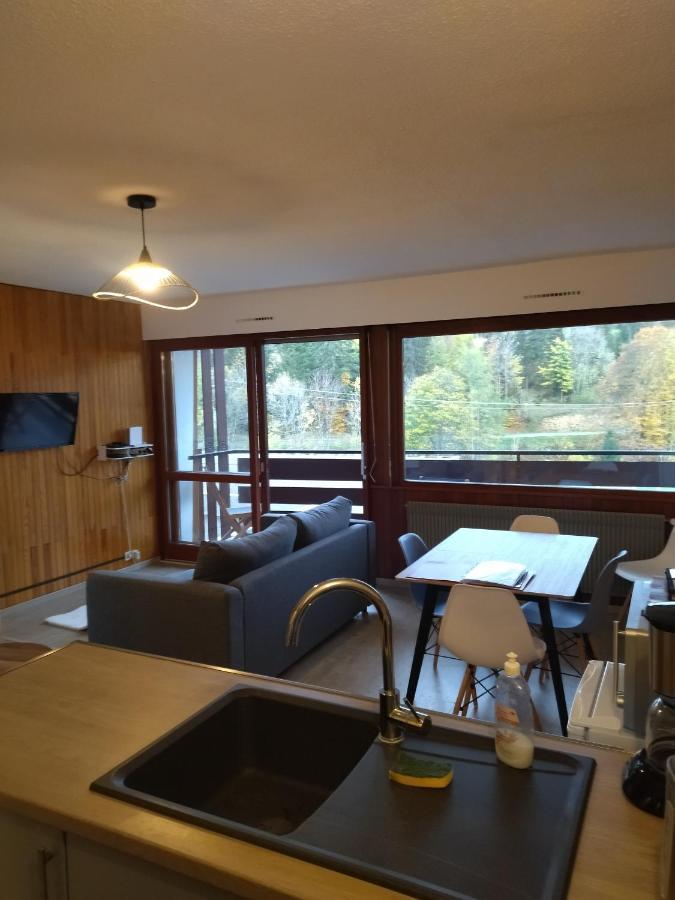 Studio Le Lacuzon Avec Piscine Et Tennis Exterieurs Ле Рус Екстериор снимка